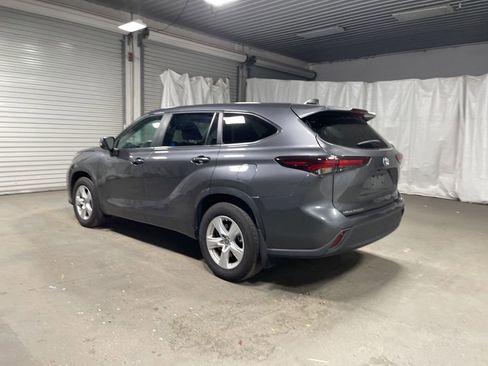 Used 2024 Toyota Highlander XLE image 5