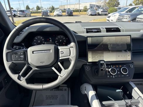 New 2026 Land Rover Defender 130 X-Dynamic SE image 4