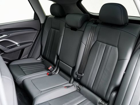 Certified 2025 Audi Q5 Premium w/ Convenience Package AWD/4WD image 22
