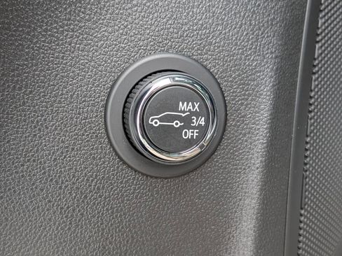 Used 2023 Buick Envision Essence AWD/4WD image 33