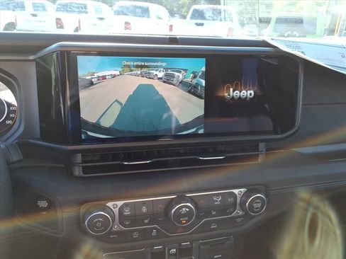 New 2025 Jeep Wrangler Unlimited Rubicon image 17