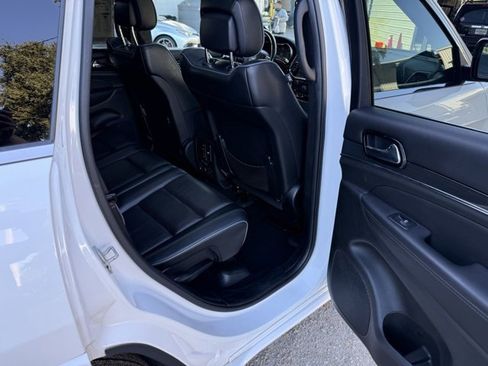 Used 2020 Jeep Grand Cherokee Overland image 30