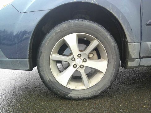 Used 2014 Subaru Outback 2.5i Limited AWD/4WD image 9