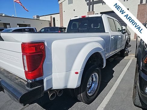 Used 2022 Ford F350 Lariat w/ Lariat Ultimate Package image 3