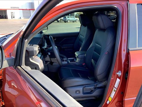 Used 2025 Toyota Tacoma TRD Off-Road image 7