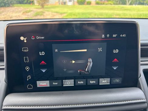Used 2024 GMC Yukon XL SLT w/ SLT Premium Package RWD image 31