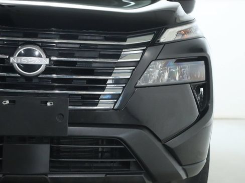 Used 2024 Nissan Rogue SV FWD image 8