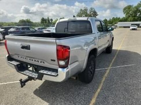 Used 2020 Toyota Tacoma SR5 RWD image 5