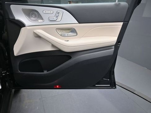 Used 2025 Mercedes-Benz GLS 450 GLS 450 image 31