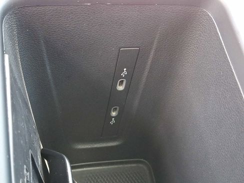 Used 2025 Volkswagen Tiguan SE w/ Panoramic Sunroof Package AWD/4WD image 25