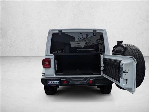 Used 2020 Jeep Wrangler Unlimited Sahara image 9