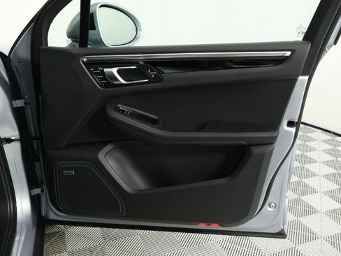 Certified 2026 Porsche Macan AWD/4WD image 23
