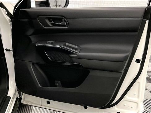 Used 2024 Nissan Pathfinder SV AWD/4WD image 23