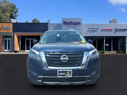 Used 2024 Nissan Pathfinder SV