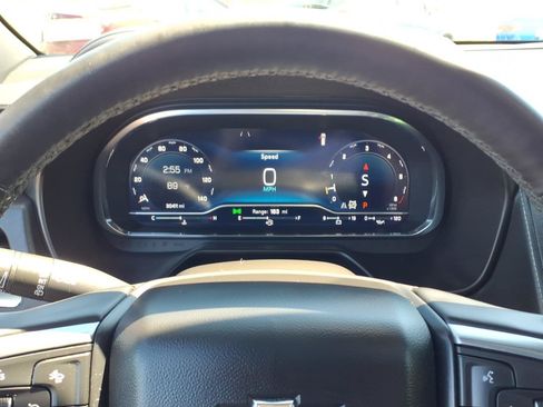 Used 2024 Chevrolet Suburban LT w/ Luxury Package AWD/4WD image 19