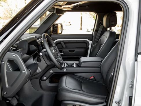 Used 2025 Land Rover Defender 110 X-Dynamic SE image 14