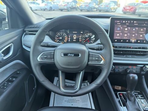 Used 2024 Jeep Compass Latitude w/ Sun and Sound Group image 25