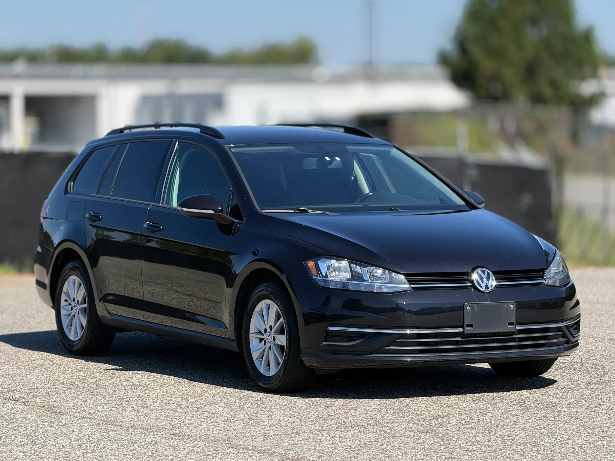 Used 2019 Volkswagen Golf S FWD image 1