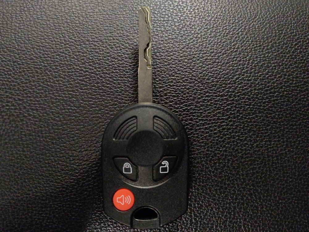 Used 2018 Ford Escape SE w/ Ford Safe & Smart Package AWD/4WD image 32