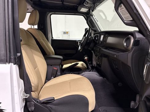 Used 2021 Jeep Wrangler Sport image 7