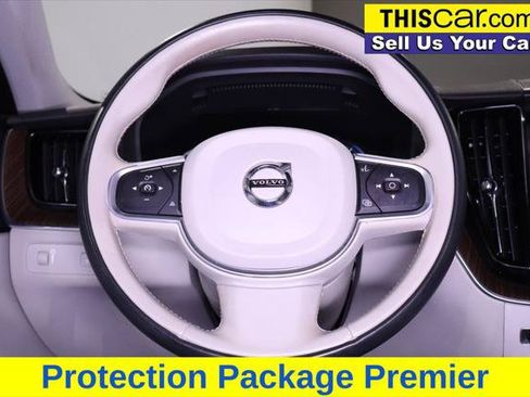 Used 2021 Volvo XC60 T5 Momentum w/ Premium Package FWD image 14