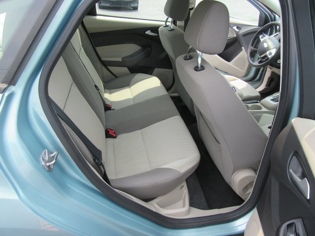 Used 2012 Ford Focus SE FWD image 11