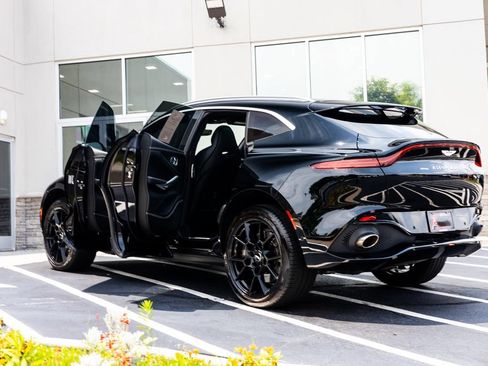 Used 2021 Aston Martin DBX AWD/4WD image 15