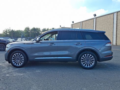 Used 2023 Lincoln Aviator Standard w/ Premium Package image 4