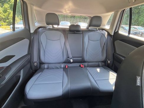 Used 2026 Volkswagen Tiguan SE AWD/4WD image 38