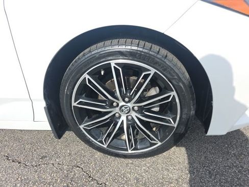 Used 2019 Toyota Avalon Touring w/ Carpet Mat Package FWD image 10