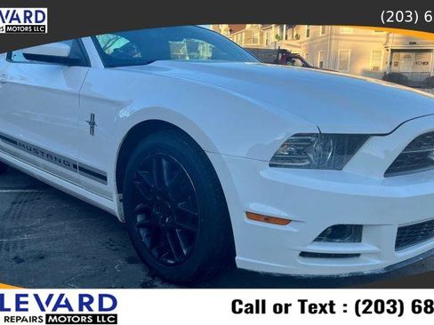 Used 2013 Ford Mustang Premium image 2