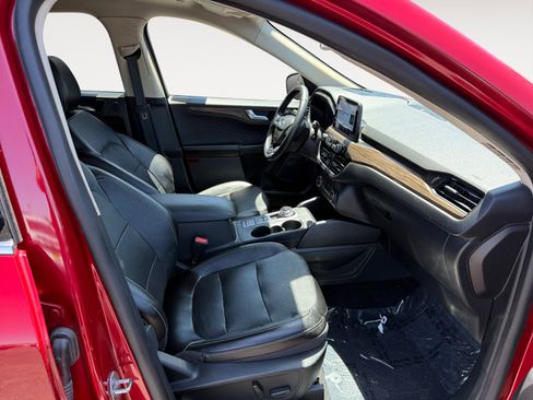 Used 2020 Ford Escape Titanium w/ Titanium Premium Package 2.0 FWD image 19