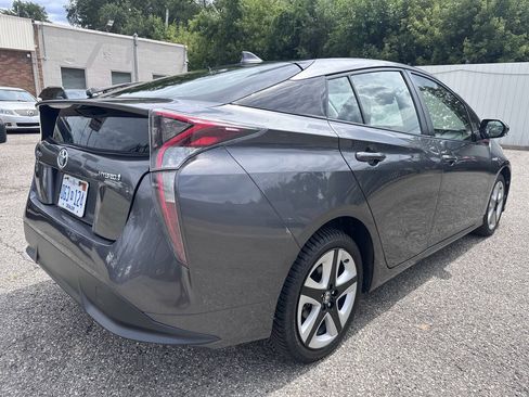 Used 2017 Toyota Prius Three Touring FWD image 7