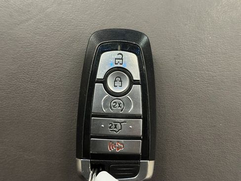 Used 2020 Ford Explorer Platinum image 17