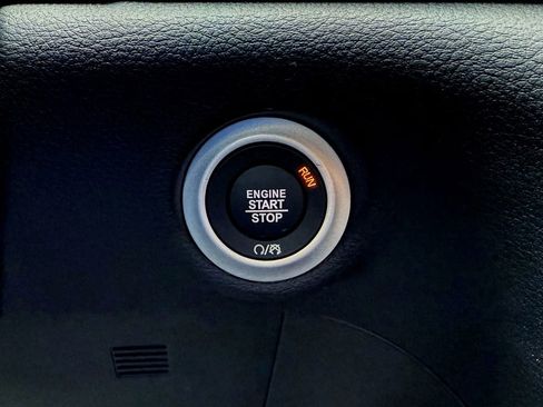 New 2026 Chrysler Pacifica Limited w/ Uconnect Theater Family Group image 23