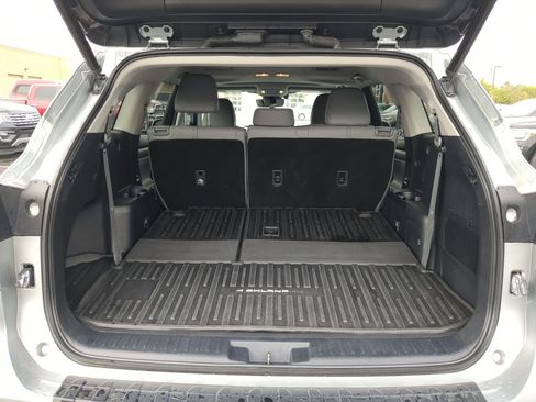 Used 2020 Toyota Highlander XLE AWD/4WD image 32
