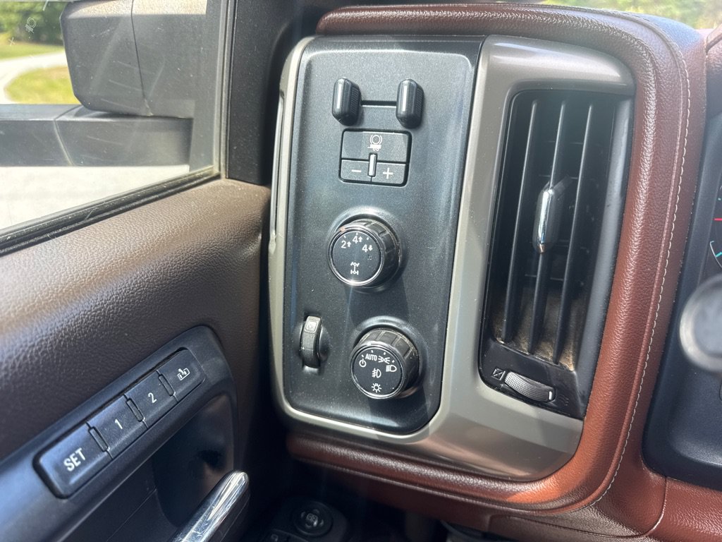 Used 2015 Chevrolet Silverado 2500 High Country w/ Duramax Plus Package AWD/4WD image 19