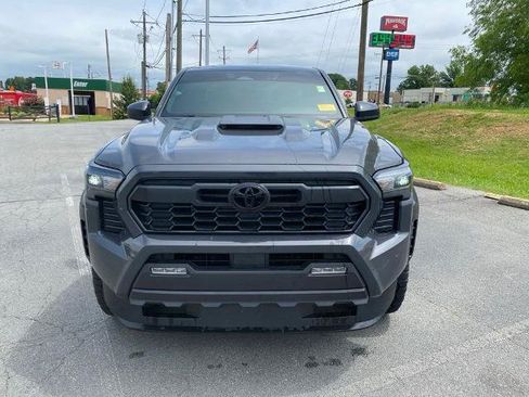 Used 2025 Toyota Tacoma TRD Sport AWD/4WD image 2