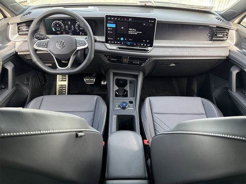 New 2026 Volkswagen Tiguan SE R-Line image 11