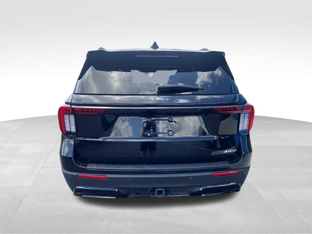 Used 2025 Ford Explorer ST-Line w/ ST-Line Street Pack AWD/4WD image 9