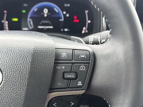 Used 2025 Toyota Camry SE AWD/4WD image 20