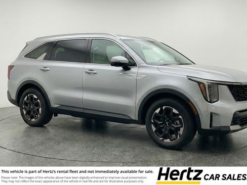 Used 2024 Kia Sorento S image 1