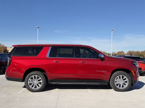 New 2026 Chevrolet Suburban Premier image 3