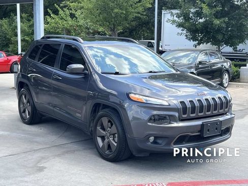 Used 2017 Jeep Cherokee Latitude w/ Safety/Convenience Group FWD image 3