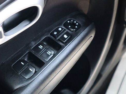 Used 2016 Kia Soul + FWD image 28