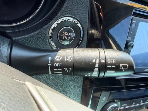 Used 2014 Nissan Rogue SV FWD image 18