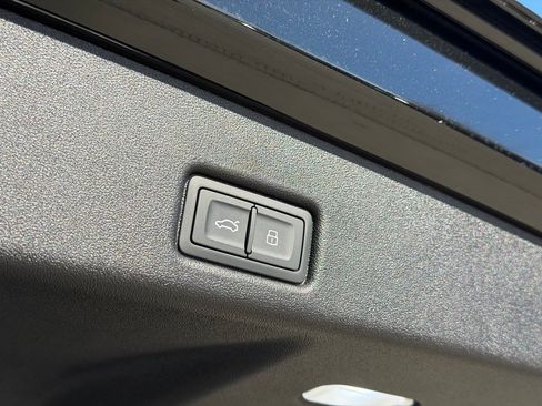 New 2025 Audi Q5 2.0T Premium image 8