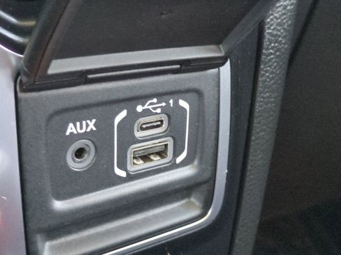 Used 2023 Jeep Gladiator Rubicon w/ Cold Weather Group image 35