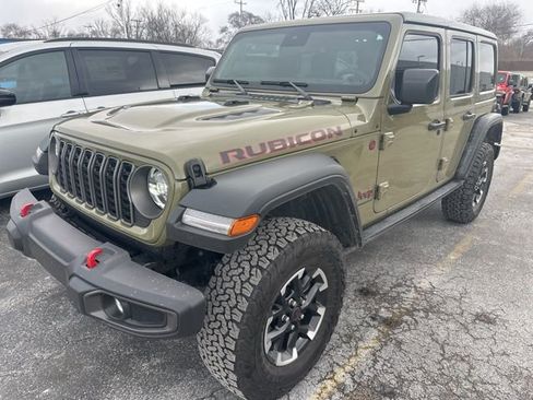 Used 2025 Jeep Wrangler Unlimited Rubicon w/ Convenience Group AWD/4WD image 2