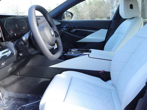 Used 2025 BMW 530i w/ Executive Package image 12